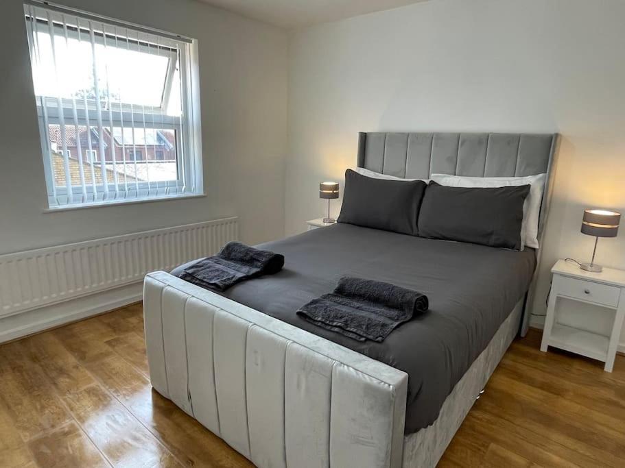 New! 4 Bedroom London House With Garden And Lawn Londres Exterior foto