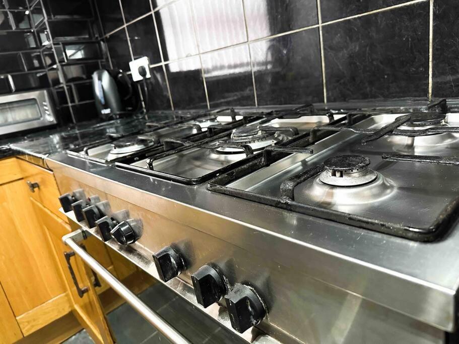 New! 4 Bedroom London House With Garden And Lawn Londres Exterior foto