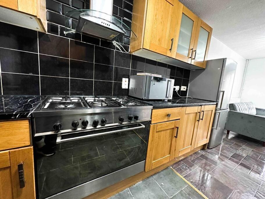 New! 4 Bedroom London House With Garden And Lawn Londres Exterior foto